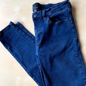 Banana Republic dark wash skinny jeans sz 30 / 10